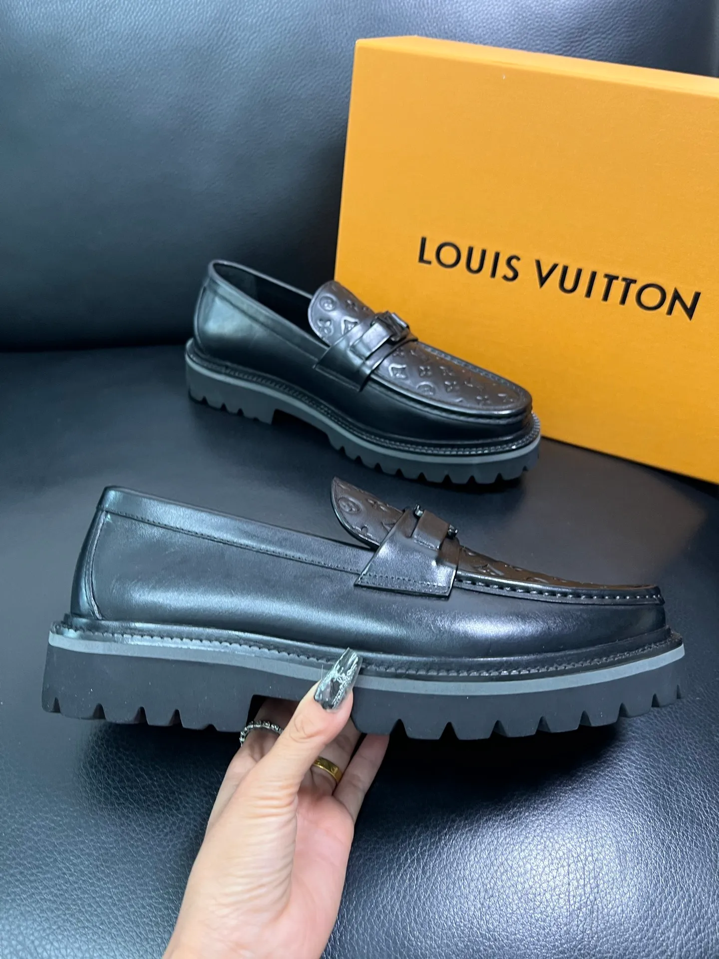 Men's shoes 💰780 Lv top purchasing Louis Vuitton leather shoes counter synchronization, uppers imported from Italy, imported water-dyed cowhide lining, soles: original soles specially provided by the original factory, original factory follow-up goods, high quality, welcome to compare, code number 38-44 (customized 45) 85842
